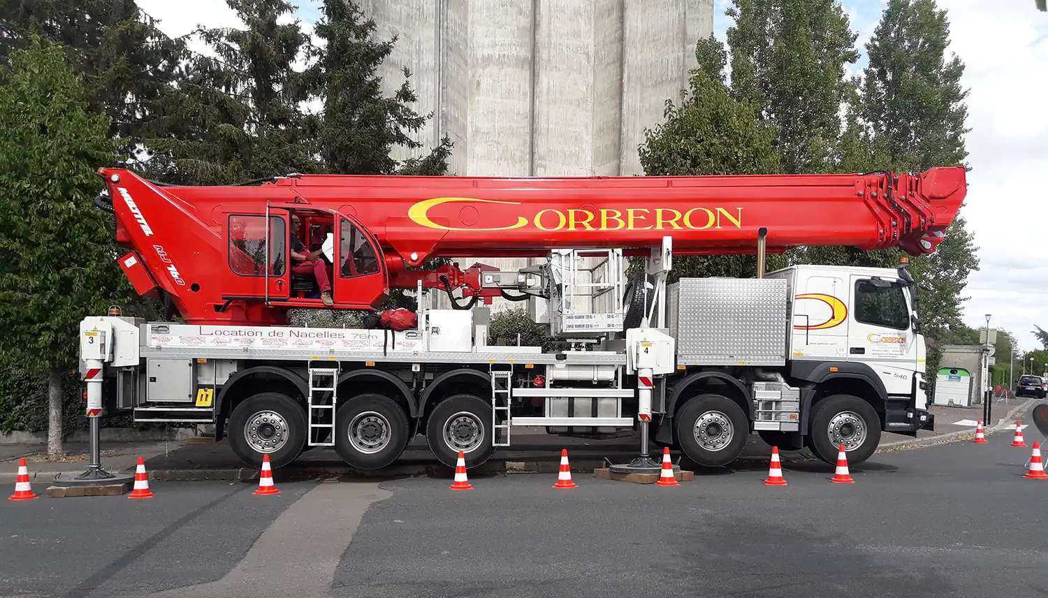Corberon - nacelle poids lourd PL76 en intervention